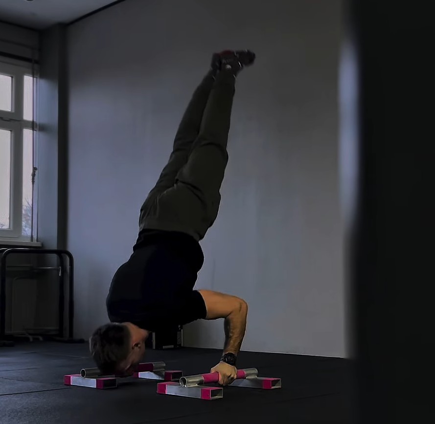 Without Gravity calisthenics training — photo 2.